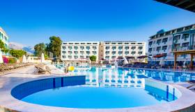LARA BARUT COLLECTION Pools & Beach